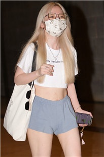短裤气质眼镜女孩3A4541[1.69G]