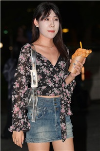 街上的美腿小姐姐3A6865[1.58G]