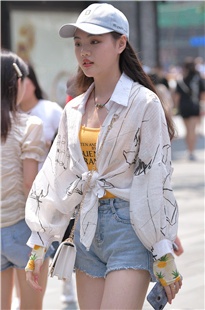 青春的气息，热裤大白腿3A1653[1.03G]