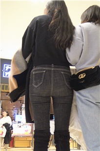 高挑黑牛宽翘屯金三角长发美女第一季JS311[3.22G]