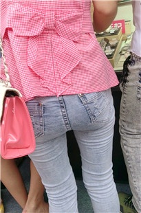 饱满牛仔裤红衣MM[103M/MP4]