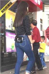 极品牛仔裤翘臀美眉[185M/MOV]