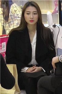 极品美女浓妆淡抹总相宜[149M/AVI]