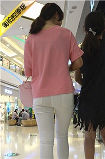 商场跟拍白色紧身裤性感圆润翘臀美眉[225M/MP4]