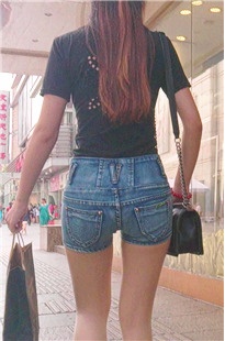 年轻的嫩腿热裤小妹臀翘[167M/MP4]