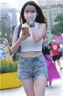 这腿压着你 你想啊3A7697[2.25G]