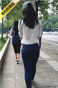 蓝色紧身牛仔裤饱满圆润翘臀鸭舌帽长发妹子[480M/MOV]