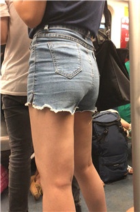 地铁紧身牛仔短裤翘屯少女JS133[1.98G]