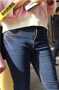 公交车站前后拍摄蓝色牛仔裤饱满圆臀美眉[382M/MOV]
