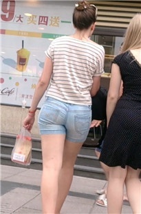 紧绷牛仔热裤外国妹子[117M/MP4]