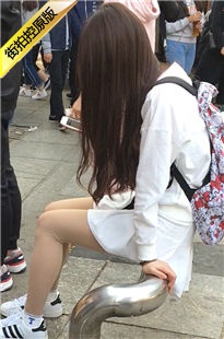 板鞋丝腿背包长发美眉[210M/MOV]