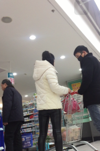 黑色紧身皮裤情侣打情骂翘[571M/MOV]