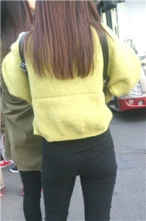 紧绷肉嘟的黑裤大PG等车长发MM [187M/MP4]