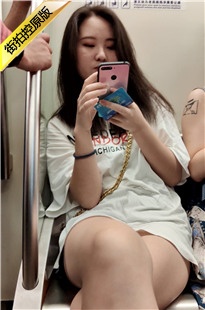 4K-地铁上的气质美女[638M/MP4]