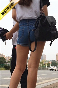 极品牛仔热裤MM，饱满得要把裤子撑破了[2.83G/AVI]