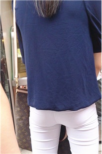 白紧裤美眉夹得那么紧[185M/MP4]