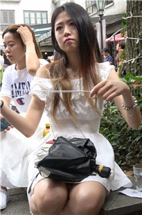 4K-性感连衣短裙长腿街拍高跟美女坐姿DJ633[1.52G]