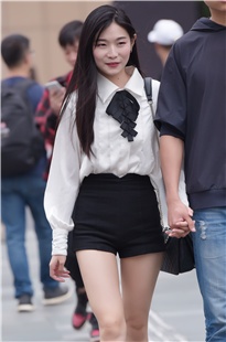 白白嫩嫩的长腿3A4017[1.91G]