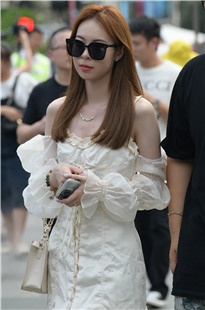 小姐姐有点好看3A6735[1.93G]