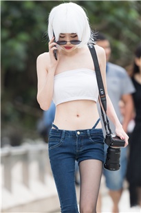 认真拍照的女摄3A1668[809M]