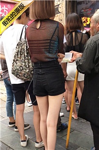 黑色牛仔热裤长腿魔鬼身材极品美女[352M/MOV]