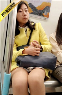 4K-地铁上的丝腿美眉[699M/MP4]