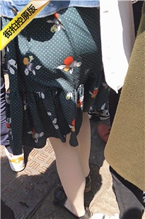 花裙翘臀街拍丝腿美女[164M/MOV]