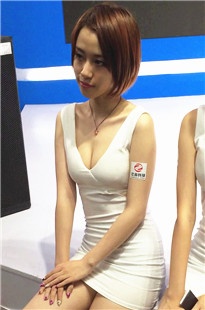 NO3大师作品-超性感白色包臀小妹[1.33G/MP4]