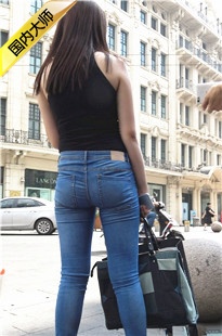 4K超清！妹子的表情也很迷茫，估计在寻找那个他！[MP4/2GB]