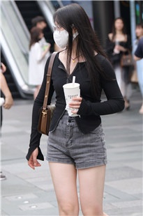 清秀热裤大白腿女孩3A5417[1.34G]