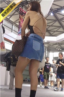 4K-2017CJ现场路背包臀短裙美女[2.13G/MP4]