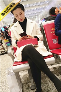 4K-白色毛大衣街拍黑丝[821M/MP4]