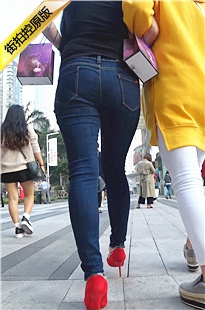 4K-街拍紧身牛仔裤高跟时尚美女[1.38G/MP4]