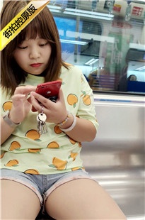 4K-地铁上的牛仔热裤丰满美女[917M/MP4]