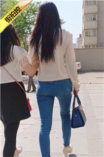 蓝色紧身牛仔裤翘臀长发美女[144M/MP4]