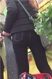 超市里遇牛紧身裤美女[647M/MOV]