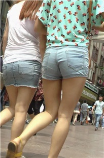 牛仔热裤小翘臀MM [422M/MP4]