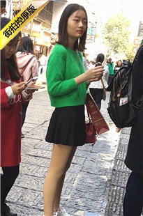 街拍肉丝黑色短裙绿衣清纯美眉[321M/MOV]