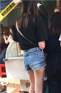 极品身材牛仔热裤长腿美女，有亮点[459M/AVI]