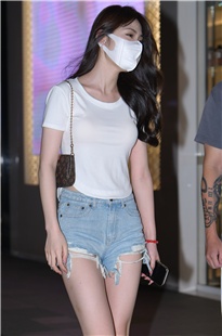 白皙热裤美腿女孩3A4054[2.17G]