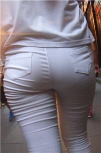 白色紧身裤内痕妹妹好美的臀形[194M/MP4]