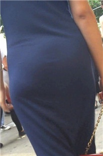 深蓝色连衣长裙翘臀美眉沟沟好深好明显[179M/MP4]