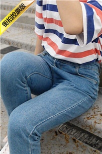 猥琐男天台让陌生美眉子试穿皮鞋全程忽悠[1.67G/MOV]