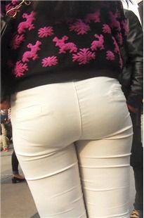 小妹的白裤紧绷圆润PP很诱人[278M/MP4]