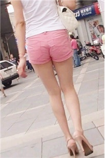 红色热裤MM，很紧[293MB/MP4]