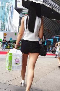 性感诱惑的黑色热裤[447M/MP4]