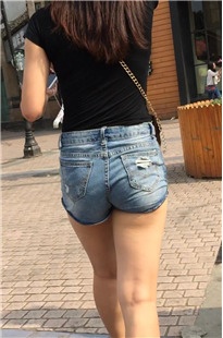 紧身牛仔热裤小妹沟深[248M/MP4]