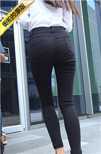 一路跟拍极品身材黑色紧身牛仔裤办公室OL美女[2.19G/MP4]