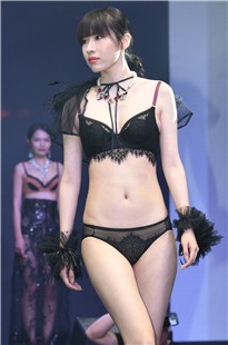 内衣模特，就是要慢慢欣赏每一寸肌肤3A6566[654M]