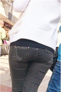 牛仔裤小妹身材好[86.9M/MP4]
